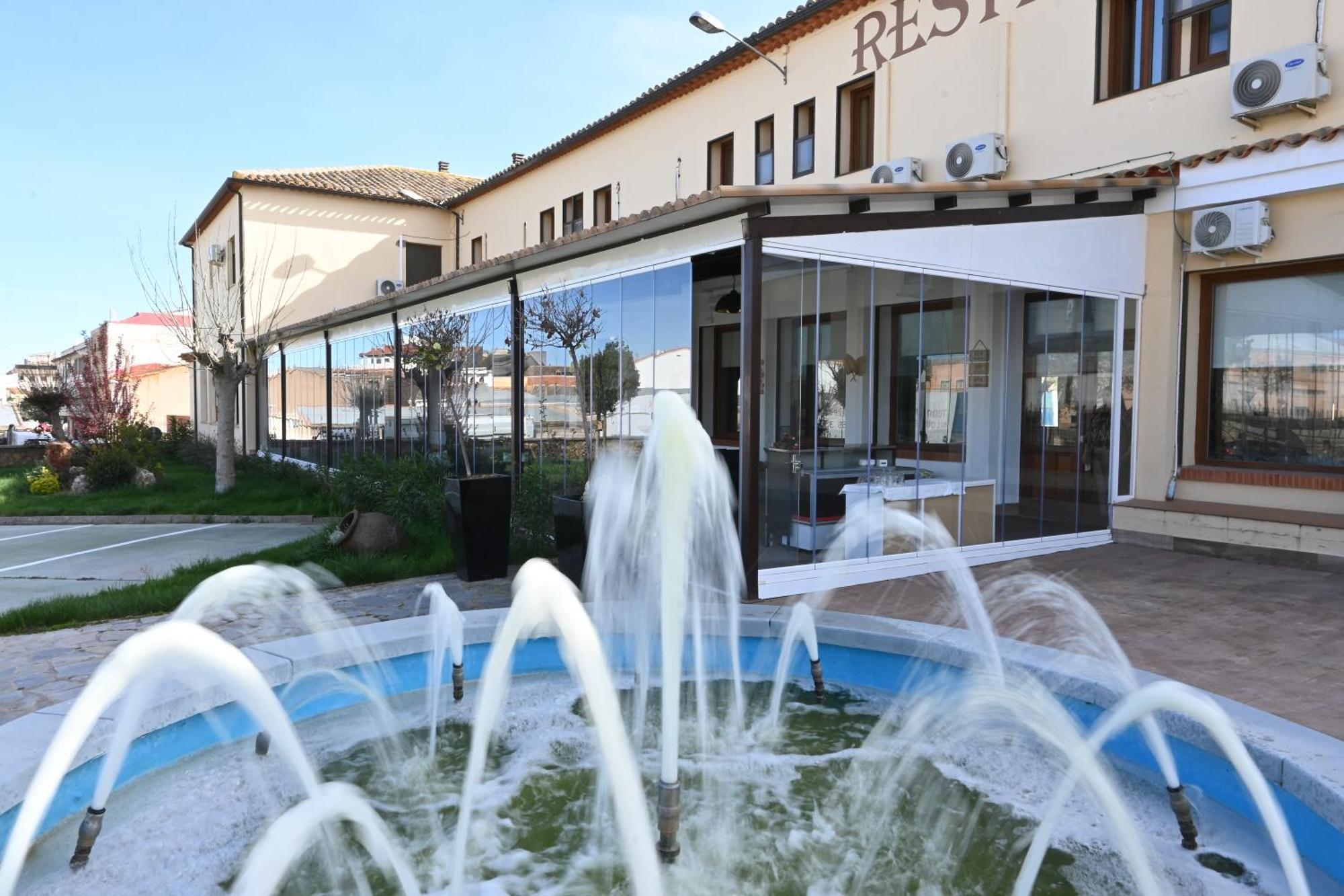 Hotel Del Sol موتايلا ديل بالانكار المظهر الخارجي الصورة